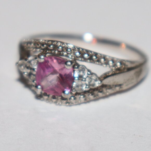 💗 Silver & Pink CZ Ring – Size 8.5 Sweet Sparkle · Sleek Fit · Romantic Touch - Picture 3 of 4